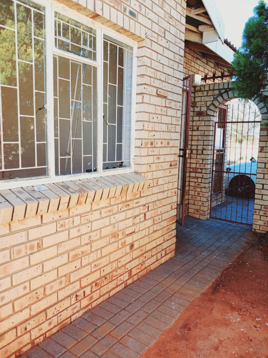 3 Bedroom Property for Sale in De Beers Northern Cape